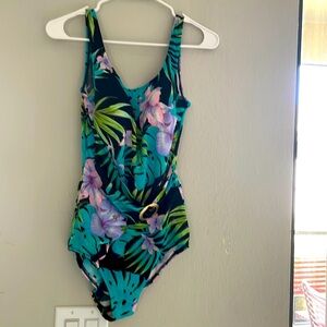 Roxanne women’s floral one piece padded bra sized 10/34D bathing suit. Preowned.